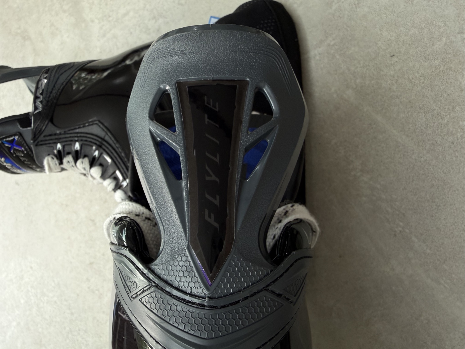 Flylite hockey skate Stealth Wrap detail view